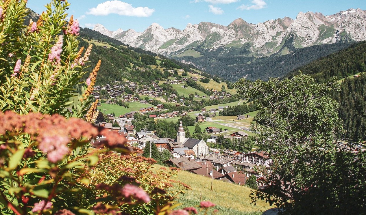 https://www.mairielegrandbornand.com/wp-content/uploads/2021/07/1920x1440_vue-le-grand-bornand-e-lantelme-1920x745-320352bis.jpg