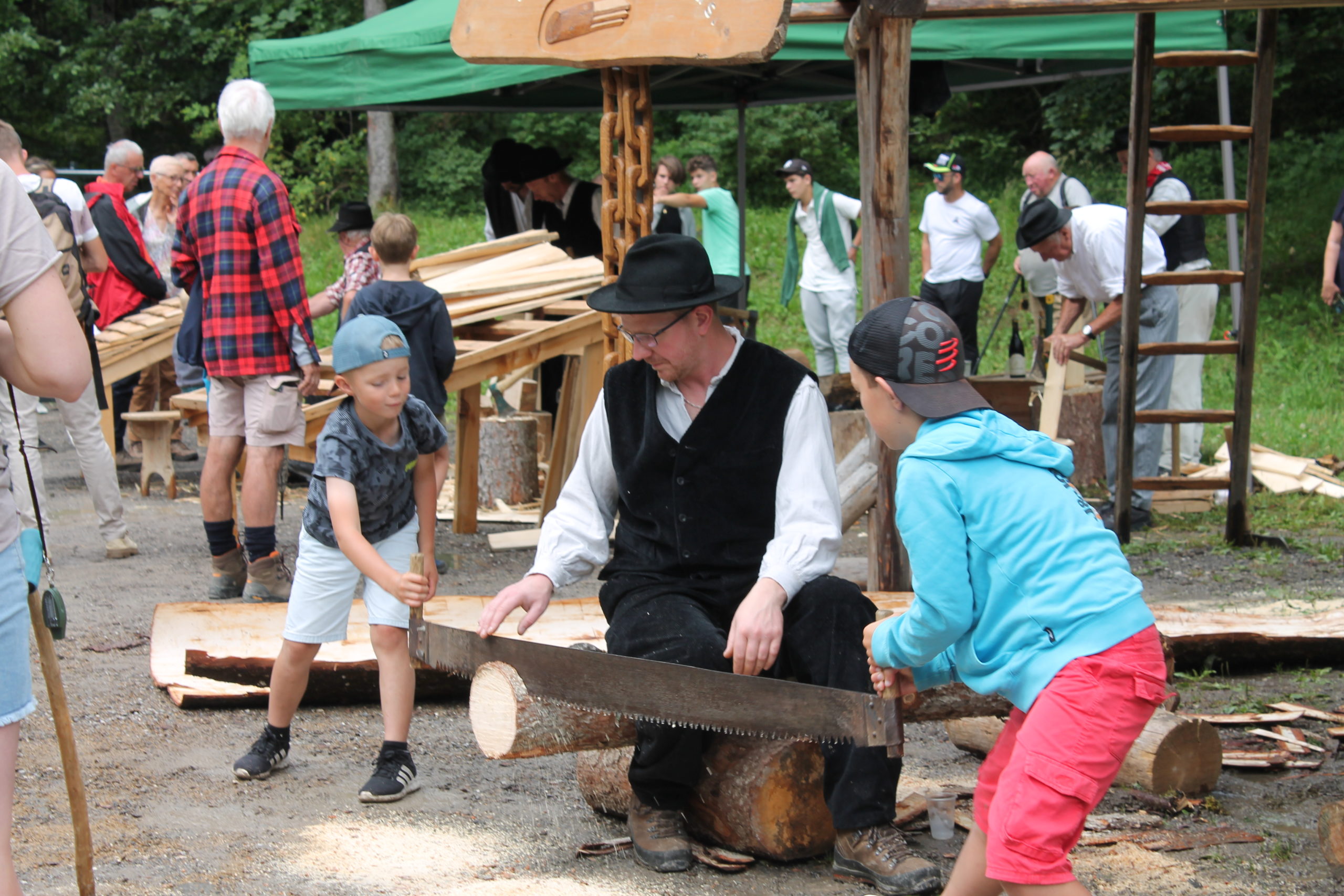 https://www.mairielegrandbornand.com/wp-content/uploads/2025/05/24-La-Fete-de-Lormay-scaled.jpg